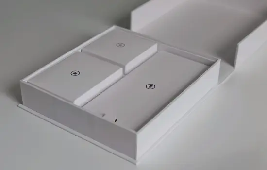 Комплект поставки Tecno Phantom V Flip - открытая коробка